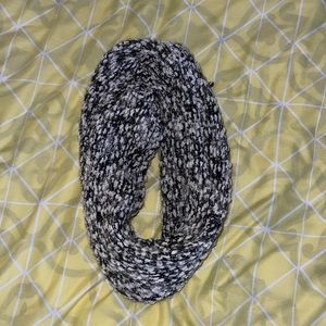 New York and company scarf